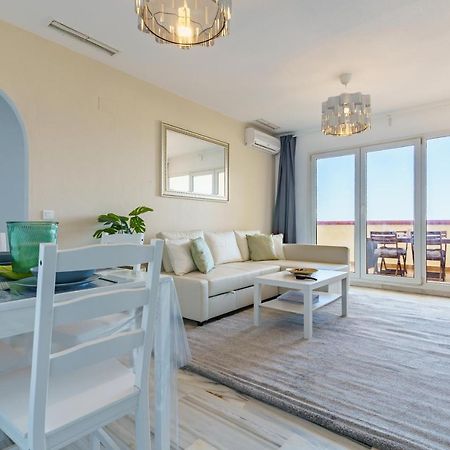 Chic Beachfront Flat With Amazing Sea Views And Private Indoor Parking Benalmadena Bagian luar foto
