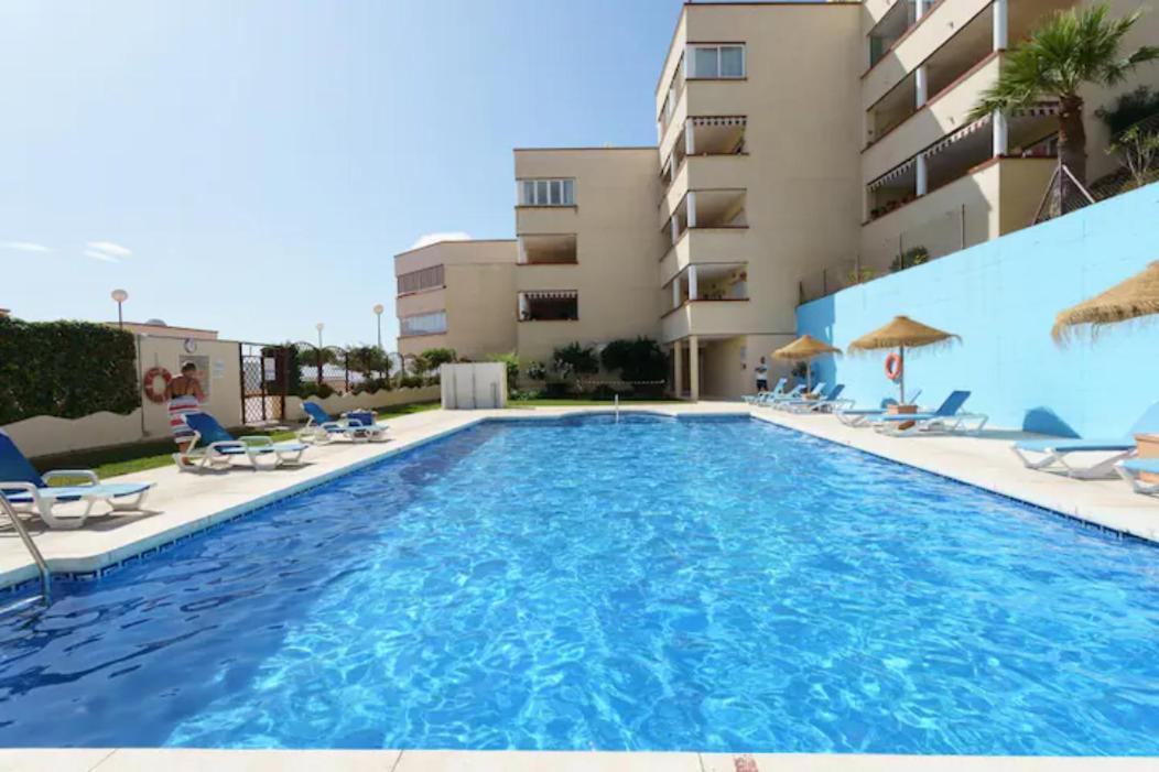 Chic Beachfront Flat With Amazing Sea Views And Private Indoor Parking Benalmadena Bagian luar foto