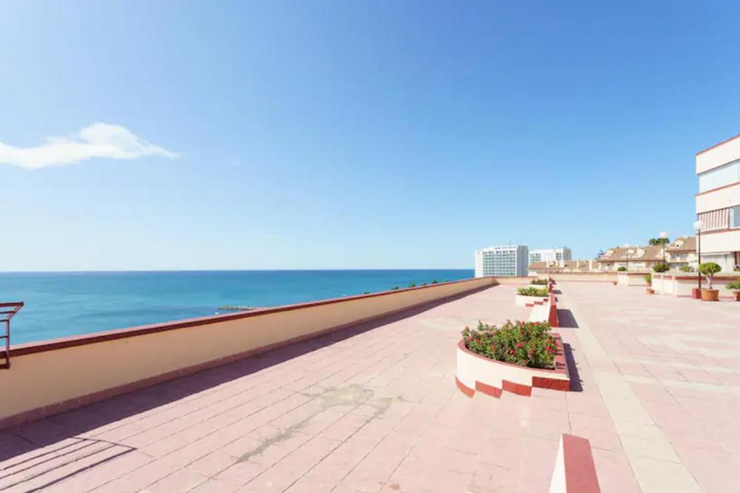 Chic Beachfront Flat With Amazing Sea Views And Private Indoor Parking Benalmadena Bagian luar foto