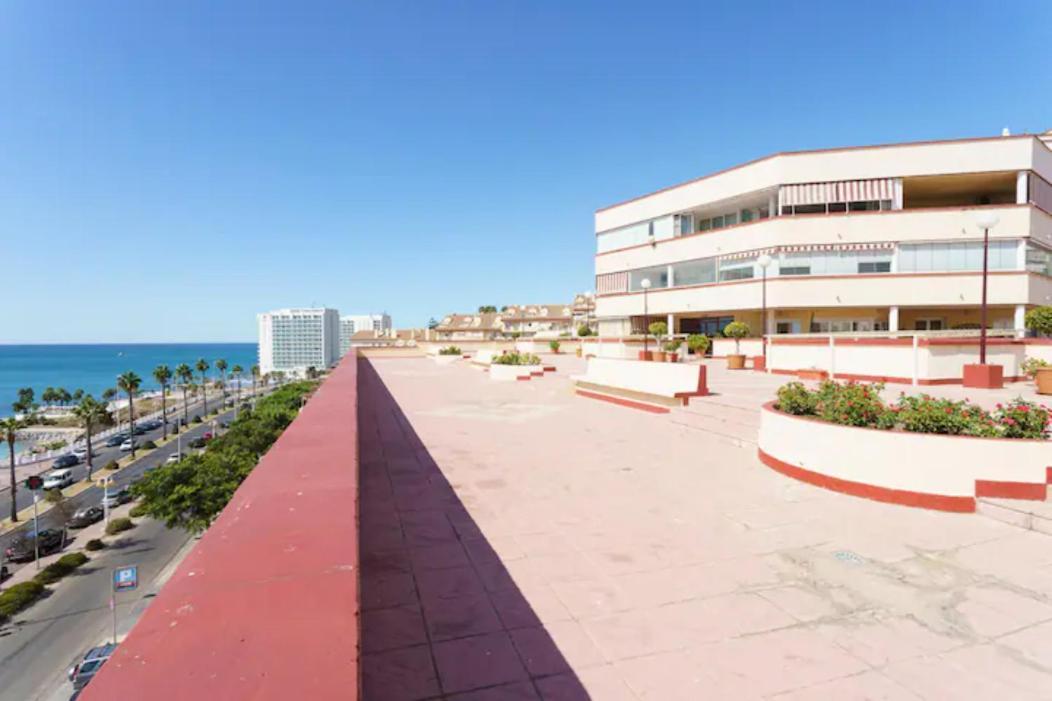 Chic Beachfront Flat With Amazing Sea Views And Private Indoor Parking Benalmadena Bagian luar foto