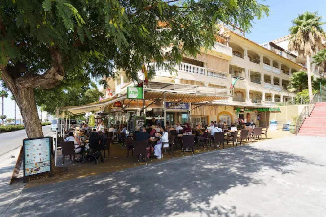 Chic Beachfront Flat With Amazing Sea Views And Private Indoor Parking Benalmadena Bagian luar foto