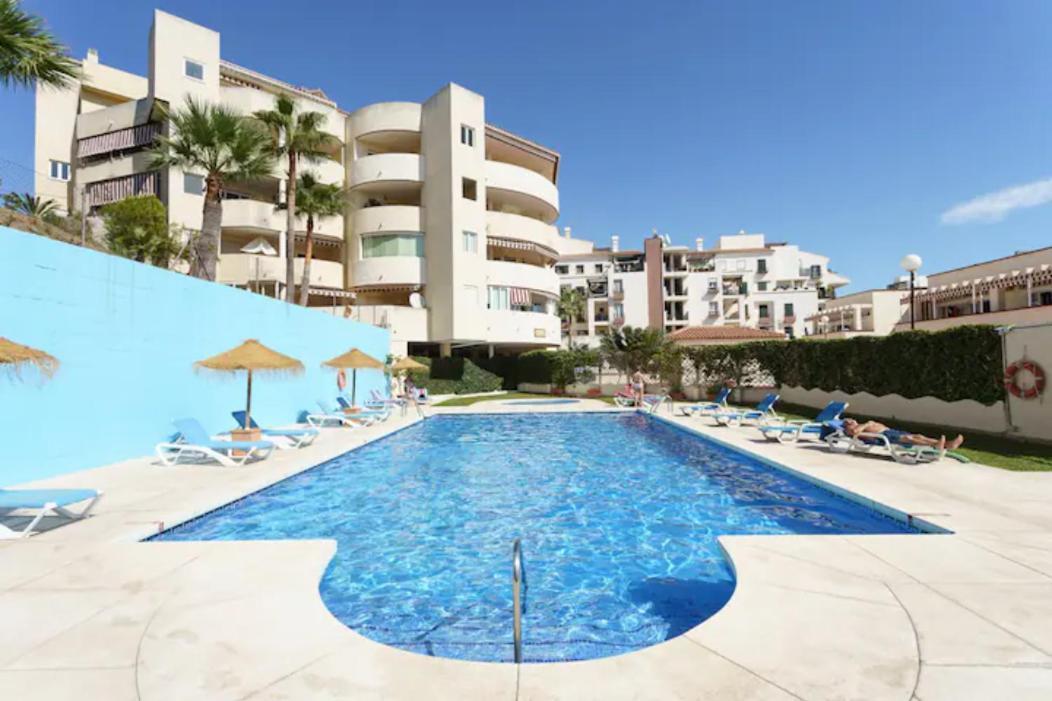 Chic Beachfront Flat With Amazing Sea Views And Private Indoor Parking Benalmadena Bagian luar foto