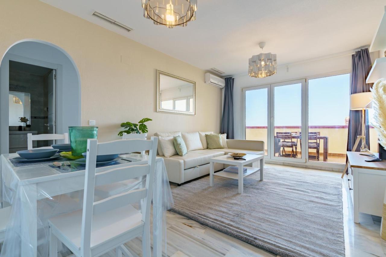 Chic Beachfront Flat With Amazing Sea Views And Private Indoor Parking Benalmadena Bagian luar foto