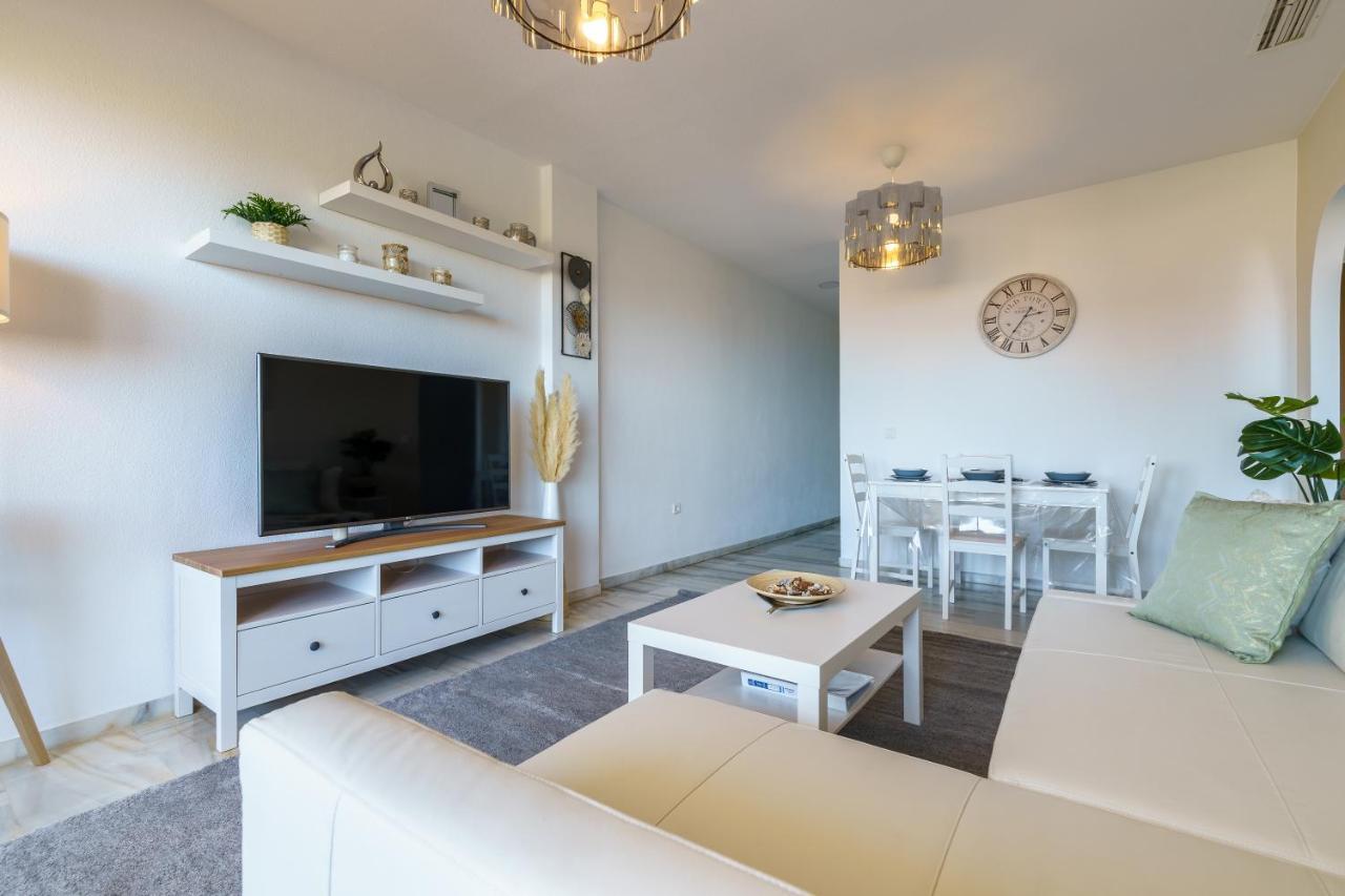 Chic Beachfront Flat With Amazing Sea Views And Private Indoor Parking Benalmadena Bagian luar foto