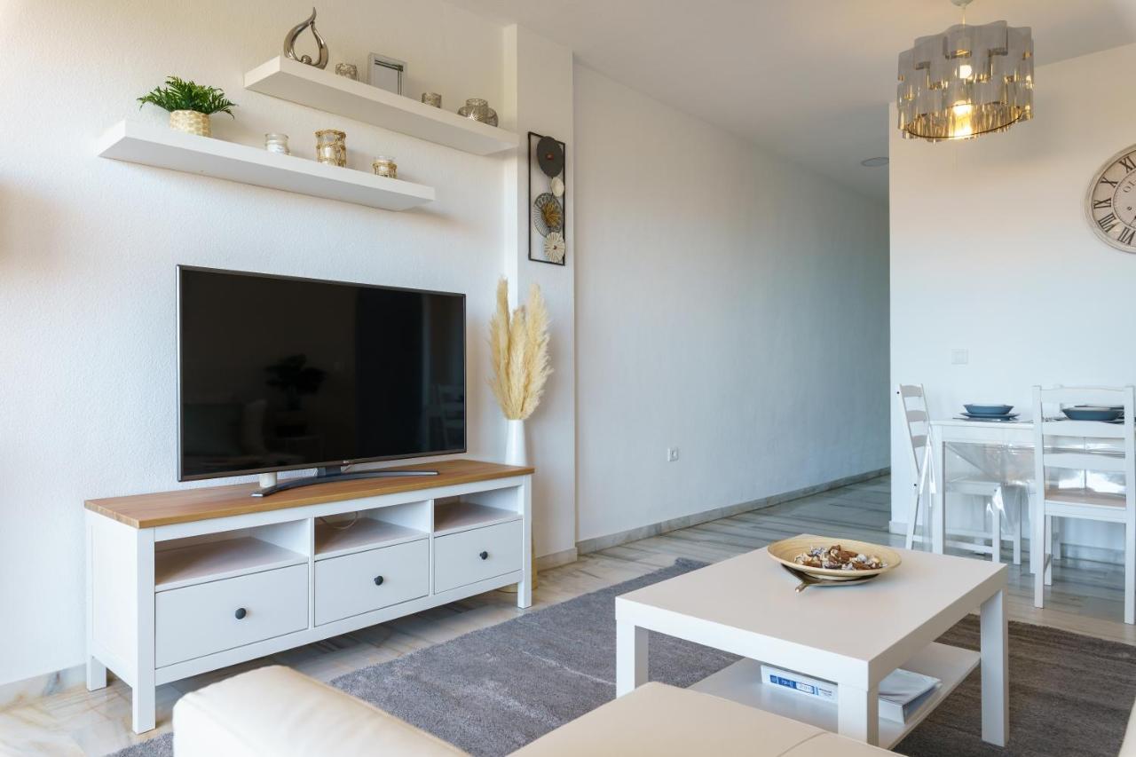 Chic Beachfront Flat With Amazing Sea Views And Private Indoor Parking Benalmadena Bagian luar foto