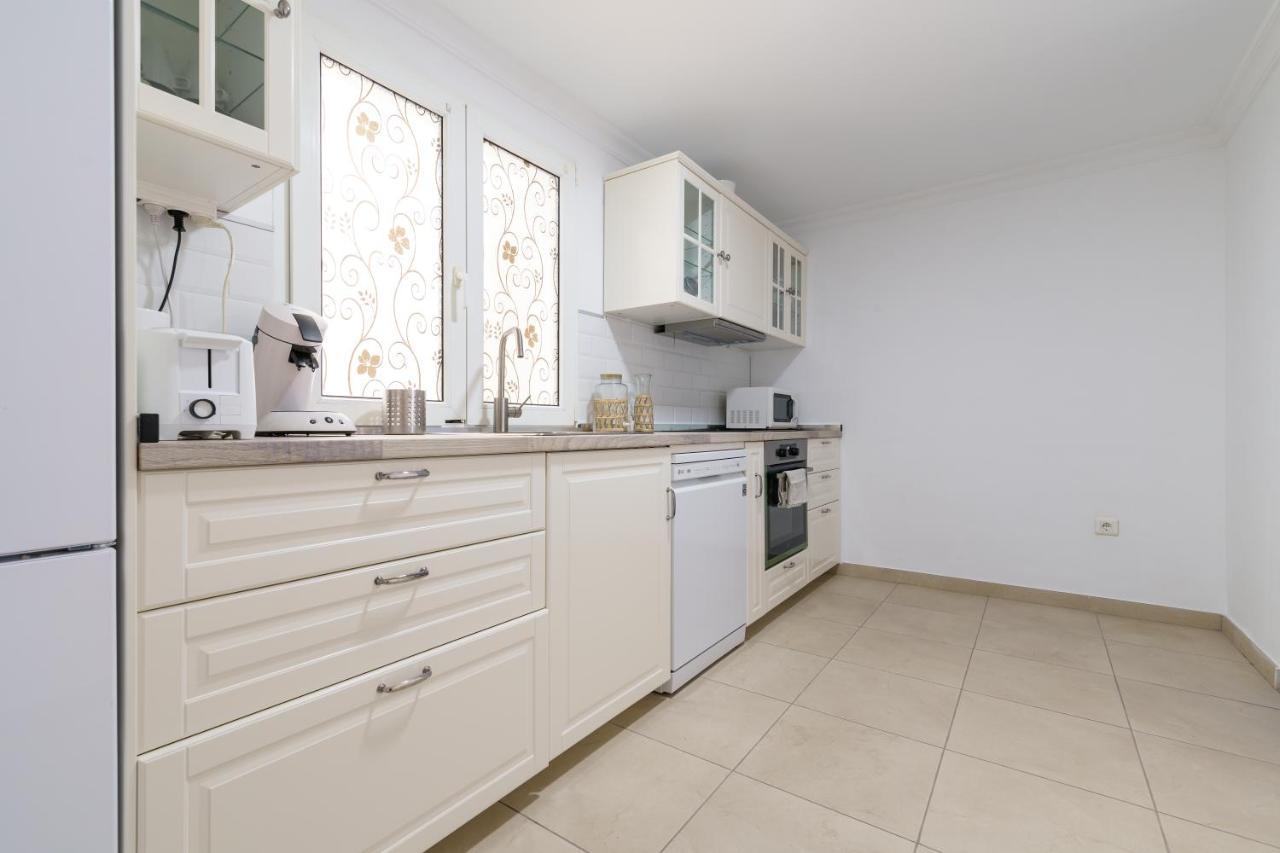 Chic Beachfront Flat With Amazing Sea Views And Private Indoor Parking Benalmadena Bagian luar foto