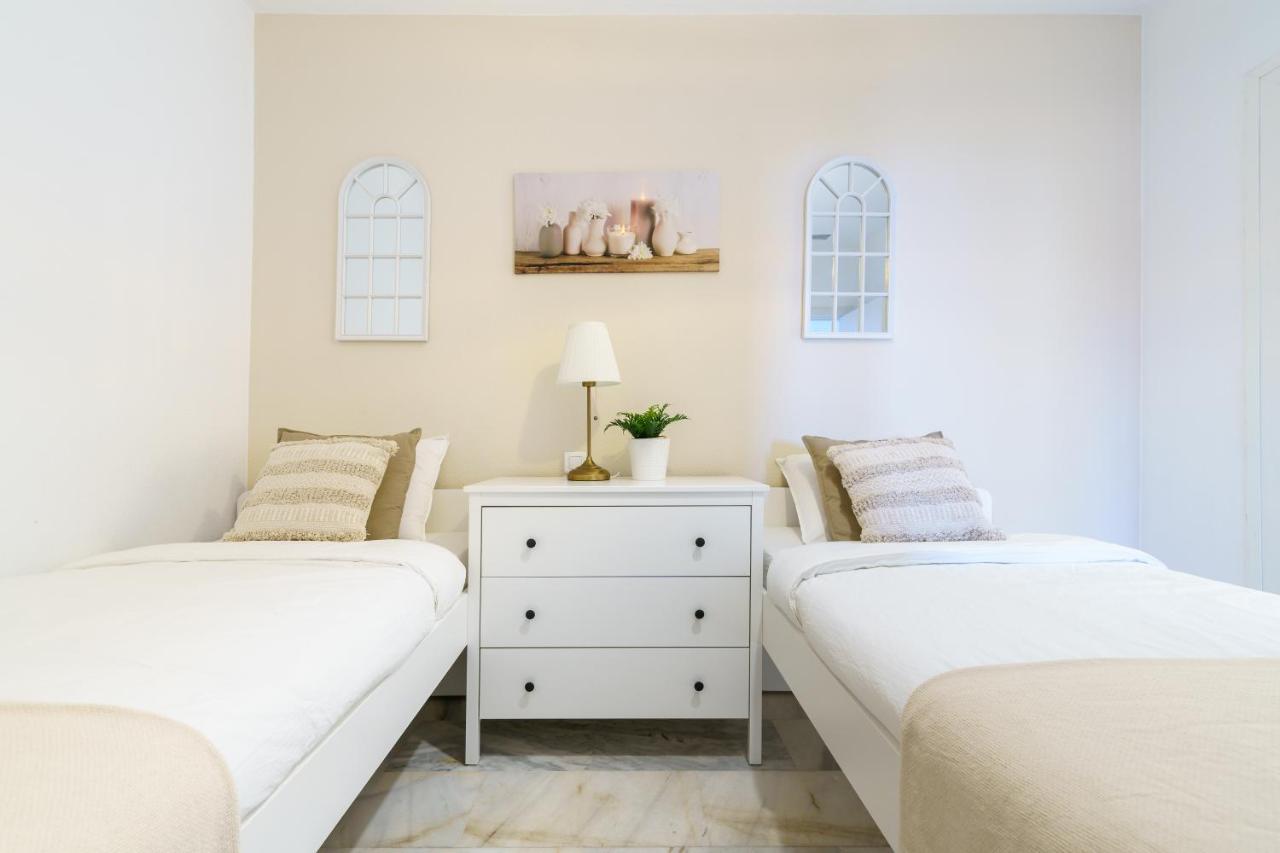 Chic Beachfront Flat With Amazing Sea Views And Private Indoor Parking Benalmadena Bagian luar foto