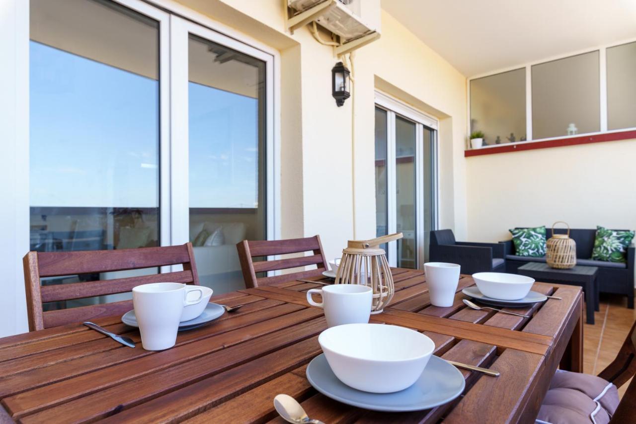Chic Beachfront Flat With Amazing Sea Views And Private Indoor Parking Benalmadena Bagian luar foto
