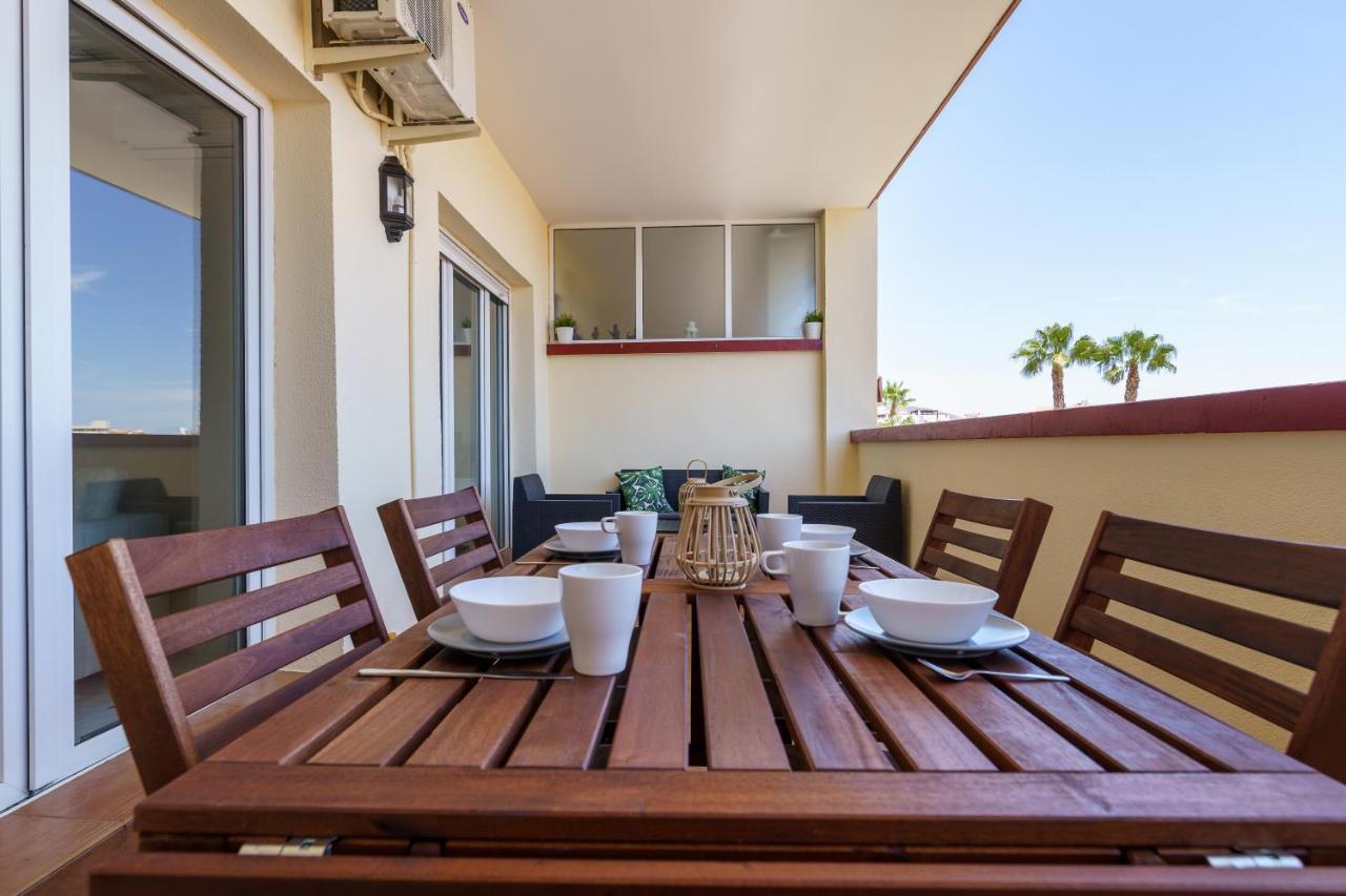 Chic Beachfront Flat With Amazing Sea Views And Private Indoor Parking Benalmadena Bagian luar foto