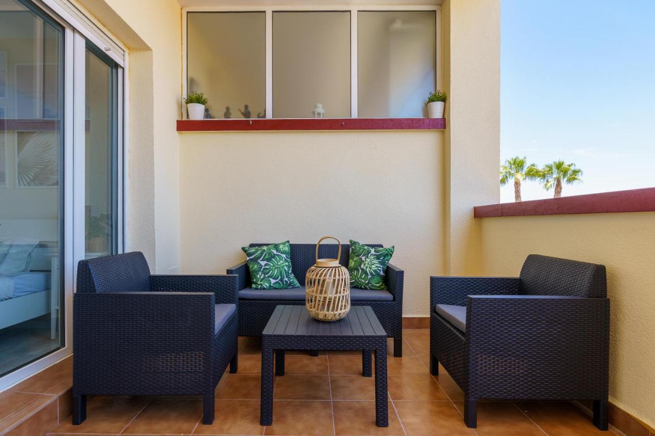 Chic Beachfront Flat With Amazing Sea Views And Private Indoor Parking Benalmadena Bagian luar foto