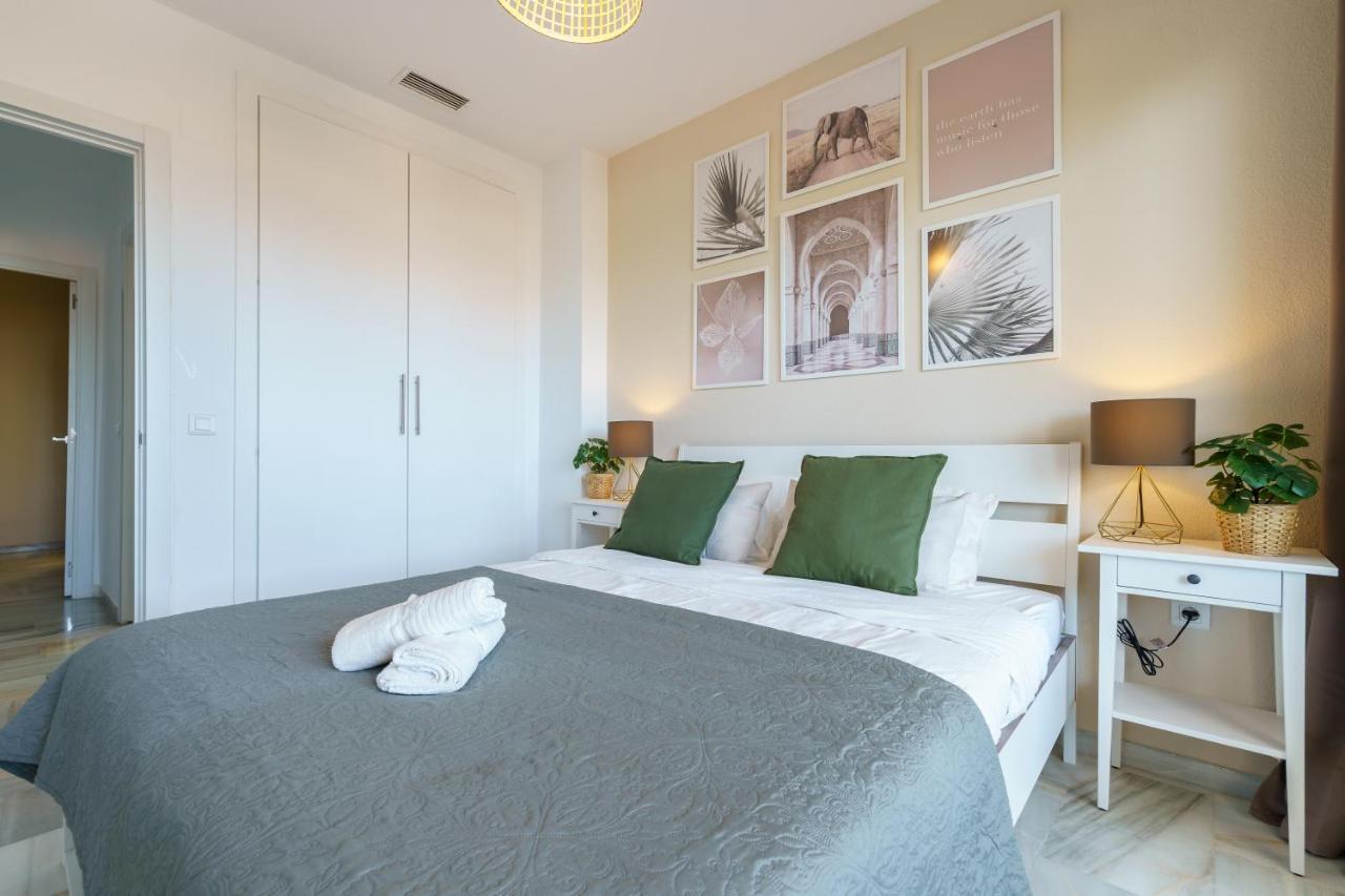 Chic Beachfront Flat With Amazing Sea Views And Private Indoor Parking Benalmadena Bagian luar foto