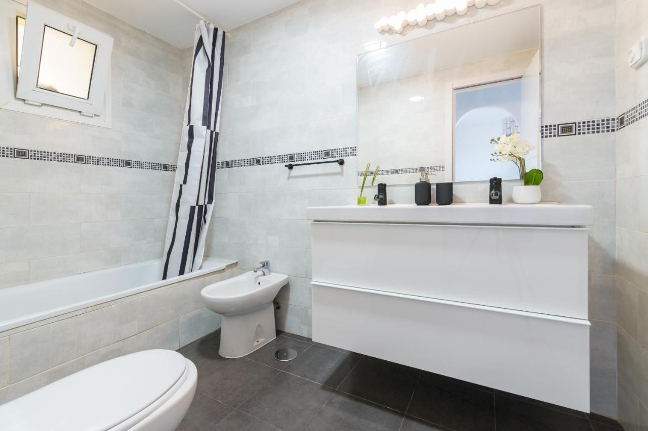 Chic Beachfront Flat With Amazing Sea Views And Private Indoor Parking Benalmadena Bagian luar foto